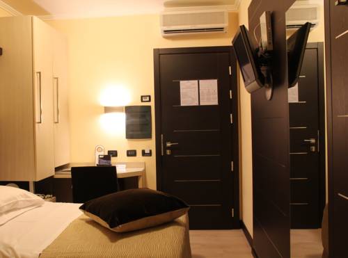 Imagen de la habitación del Hotel Imperial, San Benedetto del Tronto. Foto 15