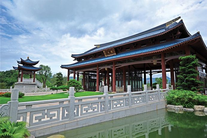 Imagen de los exteriores del Hotel Imperial Springs. Foto 4