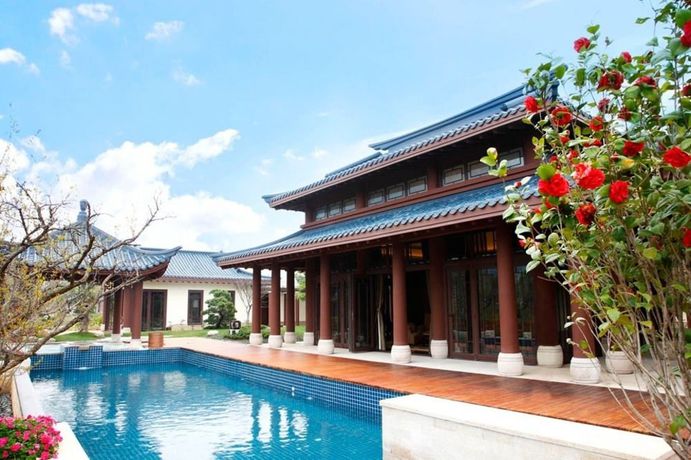Imagen de la piscina del Hotel Imperial Springs. Foto 7