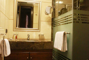 Imagen de la habitación del Hotel Imperial Suites. Foto 6