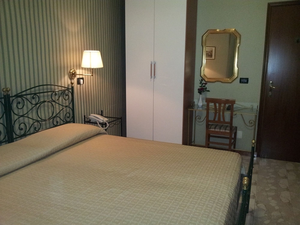 Imagen de la habitación del Hotel Imperial, Turín. Foto 5