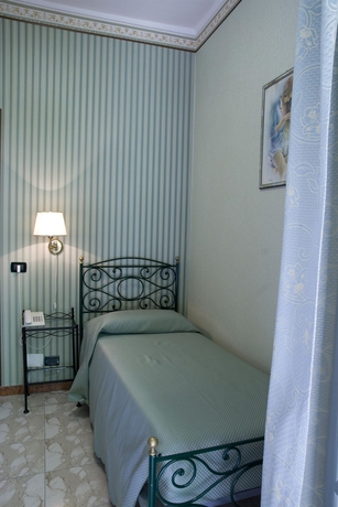 Imagen de la habitación del Hotel Imperial, Turín. Foto 7