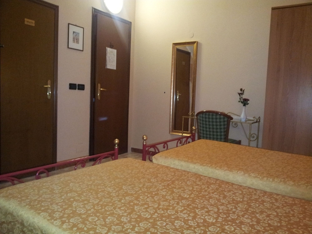 Imagen de la habitación del Hotel Imperial, Turín. Foto 13