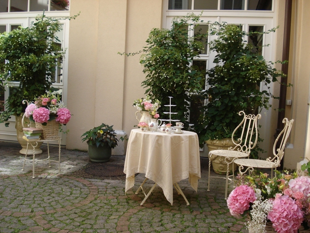 Imagen de los exteriores del Hotel Imperial and Restaurant. Foto 14