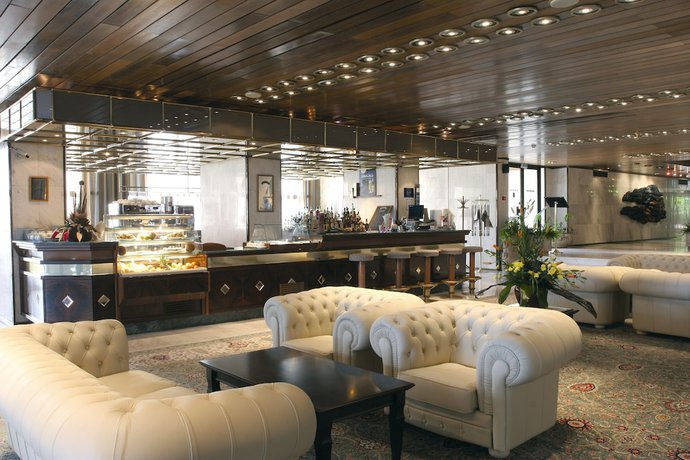 Imagen del bar/restaurante del Hotel Imperial and SPA. Foto 2