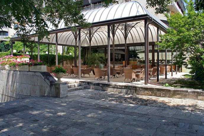 Imagen del bar/restaurante del Hotel Imperial and SPA. Foto 3