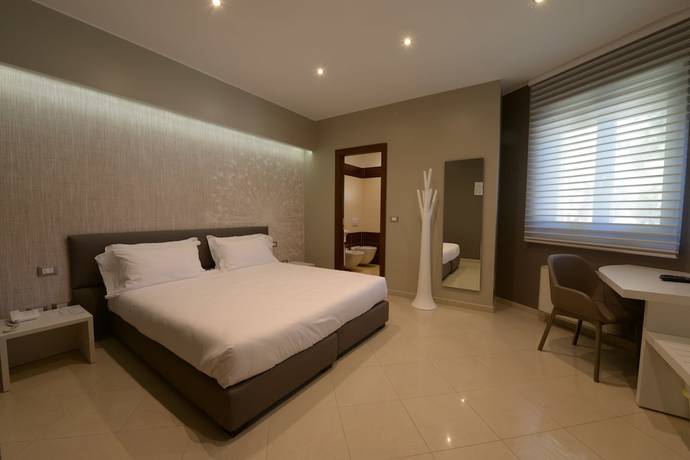 Imagen de la habitación del Hotel Imperiali. Foto 5