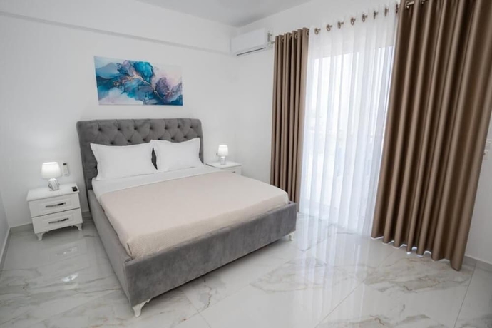 Imagen de la habitación del Hotel Imperio, Sarande. Foto 16