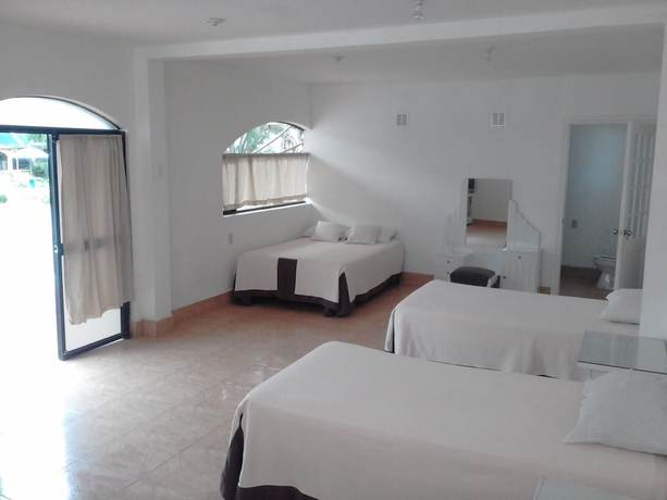 Imagen de la habitación del Hotel Imperio del Sol. Foto 7