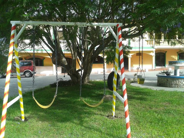 Imagen de los exteriores del Hotel Imperio del Sol. Foto 14