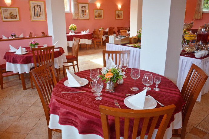 Imagen del bar/restaurante del Hotel Imperium. Foto 4