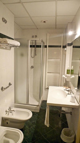 Imagen de la habitación del Hotel Impero, CREMONA. Foto 8