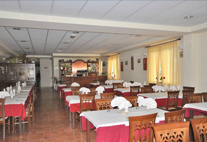 Imagen del bar/restaurante del Hotel Impero Varese. Foto 7