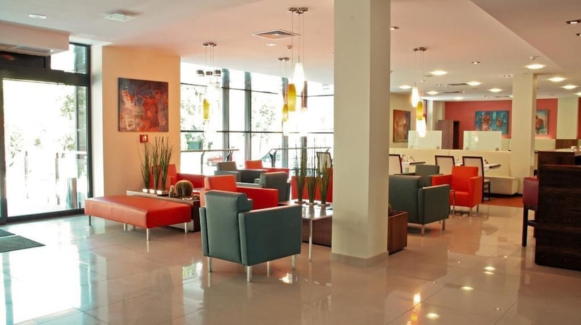 Imagen de los interiores del Hotel Impiq. Foto 19