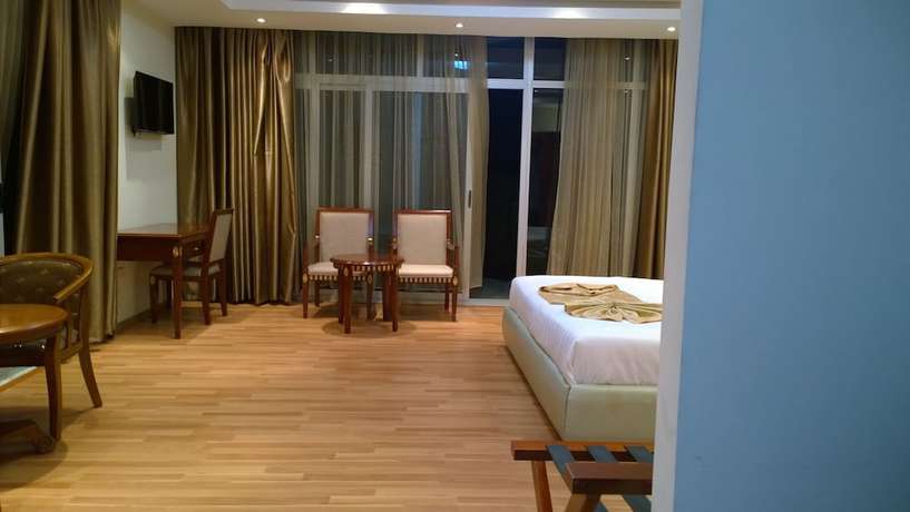 Imagen de la habitación del Hotel Impress. Foto 7