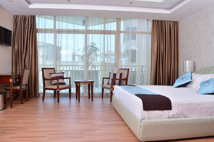 Imagen de la habitación del Hotel Impress. Foto 13