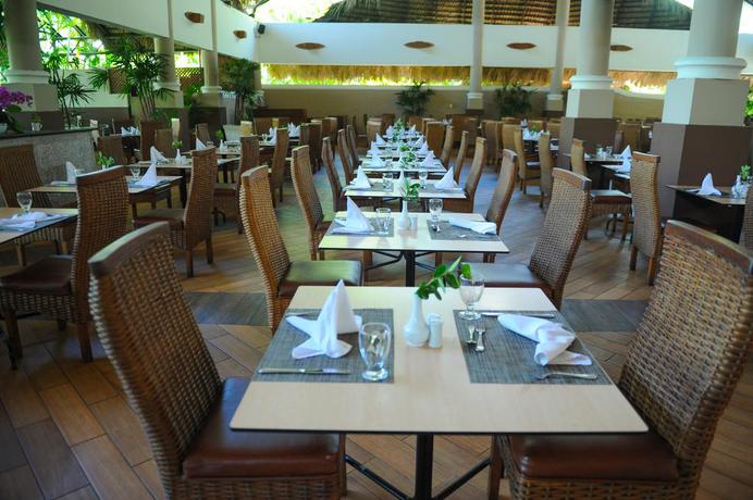 Imagen del bar/restaurante del Hotel Impressive Punta Cana. Foto 2