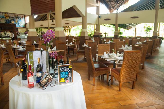 Imagen del bar/restaurante del Hotel Impressive Punta Cana. Foto 3