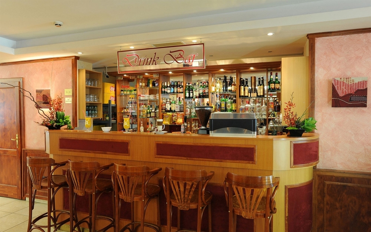 Imagen del bar/restaurante del Hotel Impulso Fashion. Foto 3