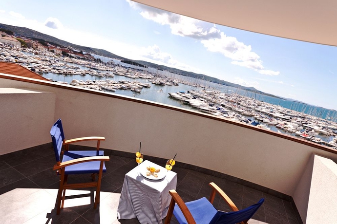 Imagen de los exteriores del Hotel In Hotel. Foto 7