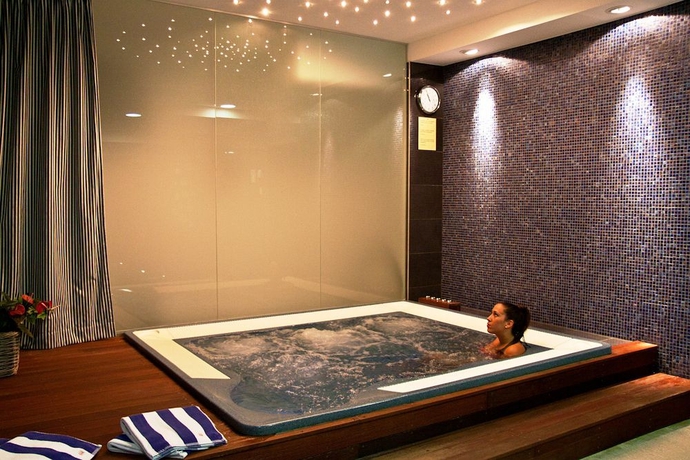 Imagen de la piscina del Hotel In Hotel. Foto 14