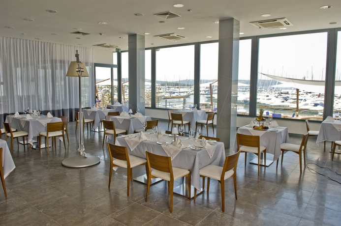 Imagen del bar/restaurante del Hotel In Hotel. Foto 4