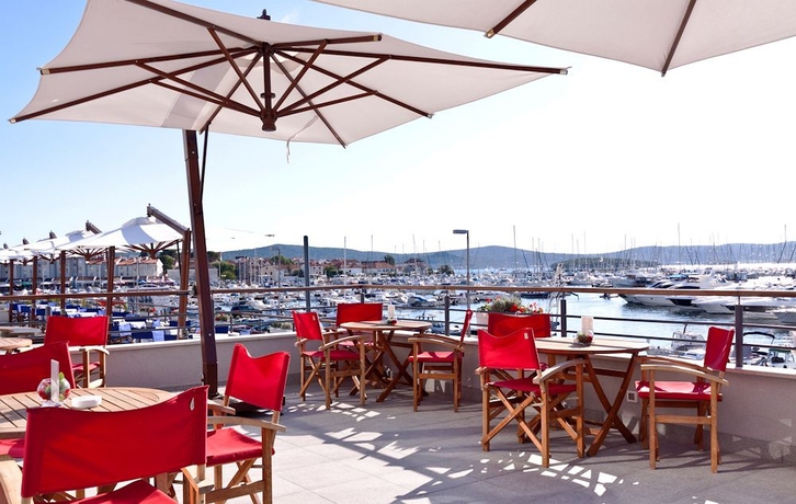 Imagen de los exteriores del Hotel In Hotel. Foto 9