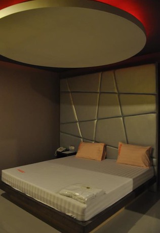 Imagen de la habitación del Hotel In and Out, Nakhon Pathom. Foto 2