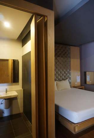 Imagen de la habitación del Hotel In and Out, Nakhon Pathom. Foto 3