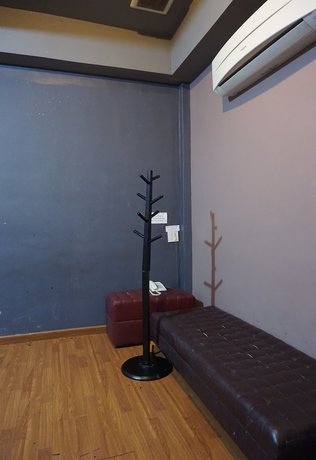 Imagen de la habitación del Hotel In and Out, Nakhon Pathom. Foto 9