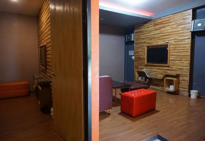 Imagen de la habitación del Hotel In and Out, Nakhon Pathom. Foto 14