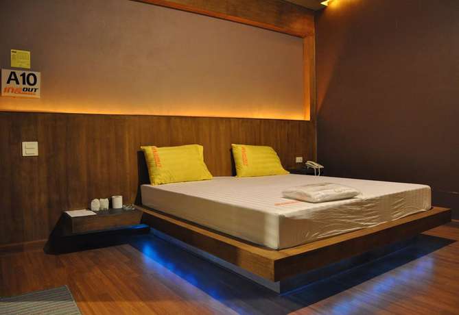 Imagen de la habitación del Hotel In and Out, Nakhon Pathom. Foto 16