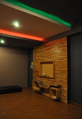 Imagen de la habitación del Hotel In and Out, Nakhon Pathom. Foto 19