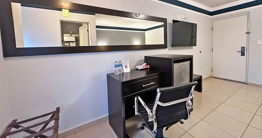 Imagen de la habitación del Hotel InHouse Le&oacute;n. Foto 5