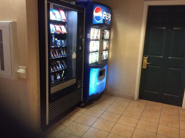 Imagen del bar/restaurante del Hotel InTown Suites Extended Stay Chicago IL - Elk Grove/O\'Hare. Foto 3