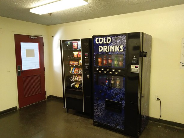Imagen del bar/restaurante del Hotel InTown Suites Extended Stay Dallas TX - North Richland Hills. Foto 4