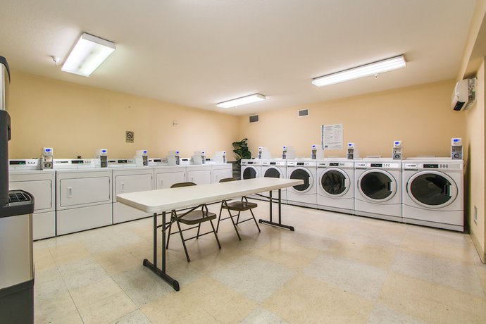 Imagen de los interiores del Hotel InTown Suites Extended Stay Greensboro NC - Airport. Foto 17