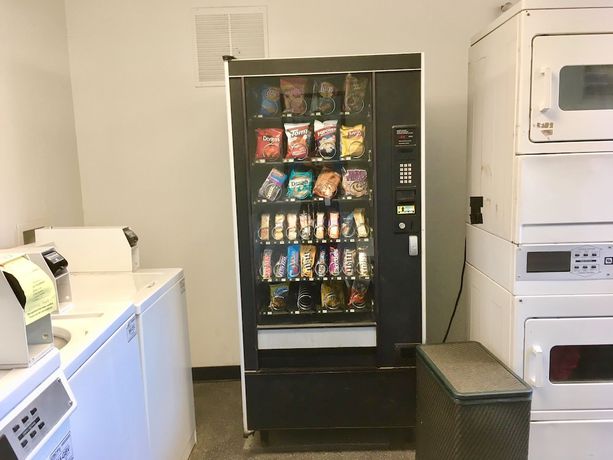 Imagen del bar/restaurante del Hotel InTown Suites Extended Stay North Charleston SC - Ashley Phosphate. Foto 4