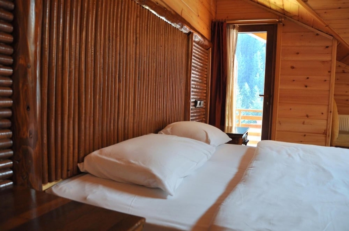 Imagen de la habitación del Hotel Inan Kardesler Uzungol. Foto 12