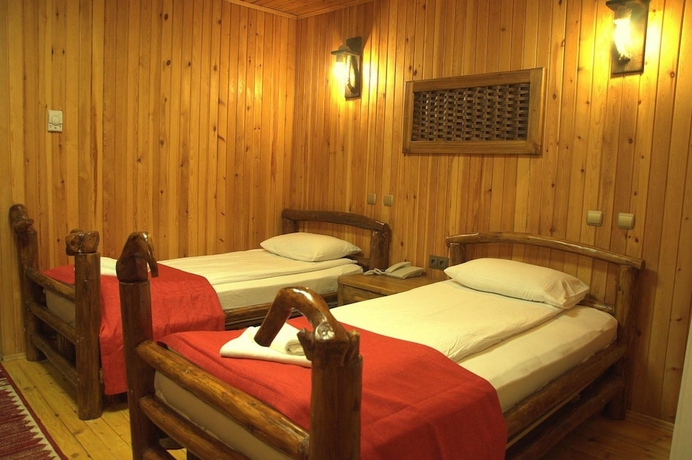 Imagen de la habitación del Hotel Inan Kardesler Uzungol. Foto 15