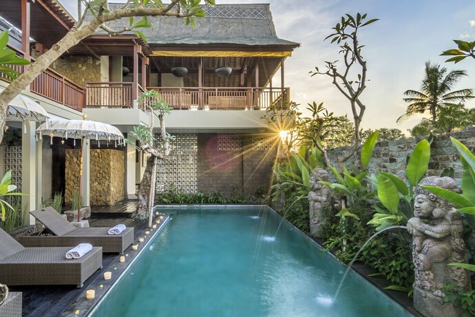 Imagen de la piscina del Hotel Inara Bumi Muwa. Foto 29