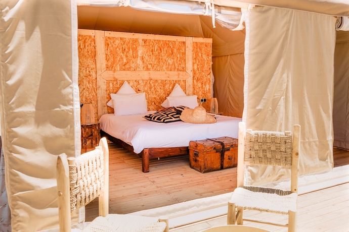 Imagen de la habitación del Hotel Inara Camp. Foto 11
