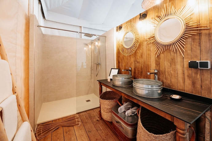 Imagen de la habitación del Hotel Inara Camp. Foto 19