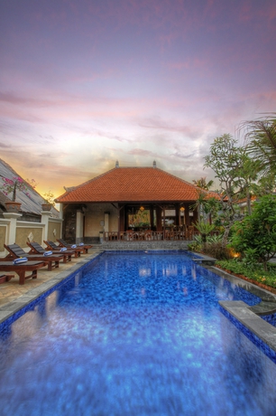 Imagen de la piscina del Hotel Inata Monkey Forest Ubud. Foto 16