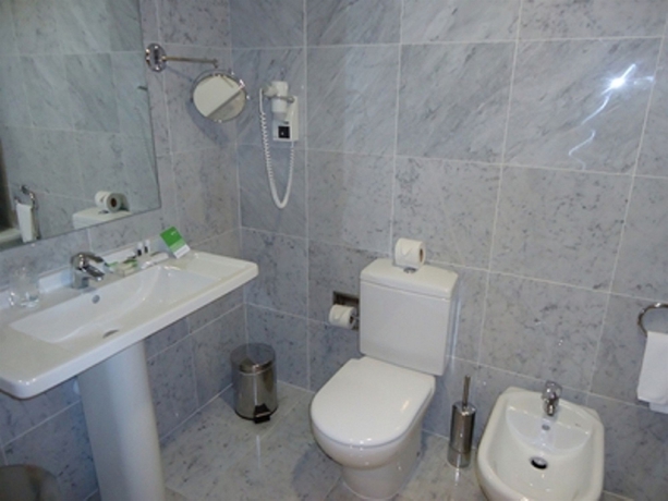 Imagen de la habitación del Hotel Inatel Flores. Foto 10