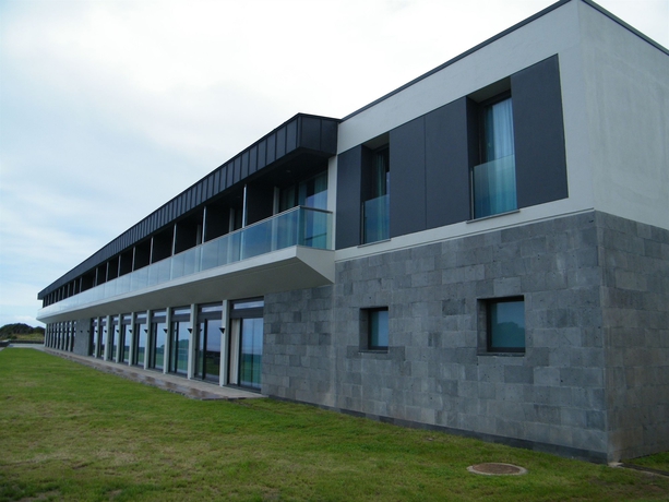 Imagen de los exteriores del Hotel Inatel Flores. Foto 11