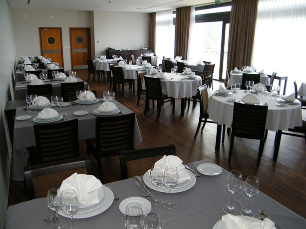 Imagen del bar/restaurante del Hotel Inatel Flores. Foto 7