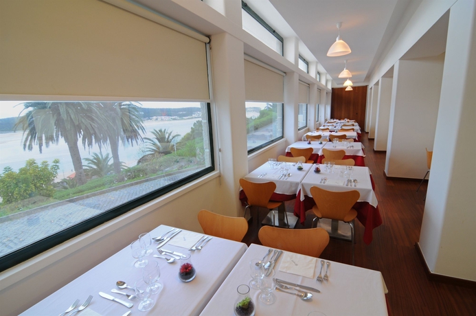 Imagen del bar/restaurante del Hotel Inatel Foz Do Arelho. Foto 3