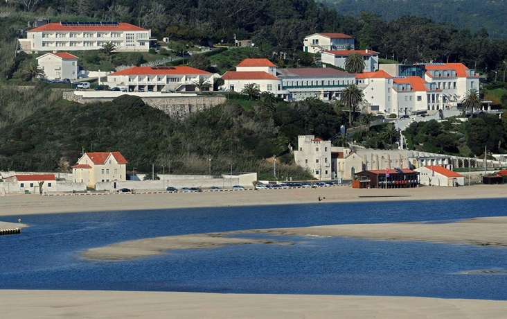 Imagen de los exteriores del Hotel Inatel Foz Do Arelho. Foto 10