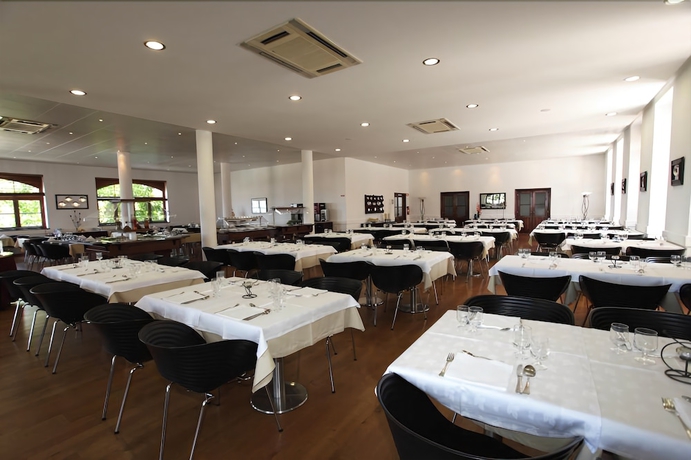 Imagen del bar/restaurante del Hotel Inatel Luso. Foto 4